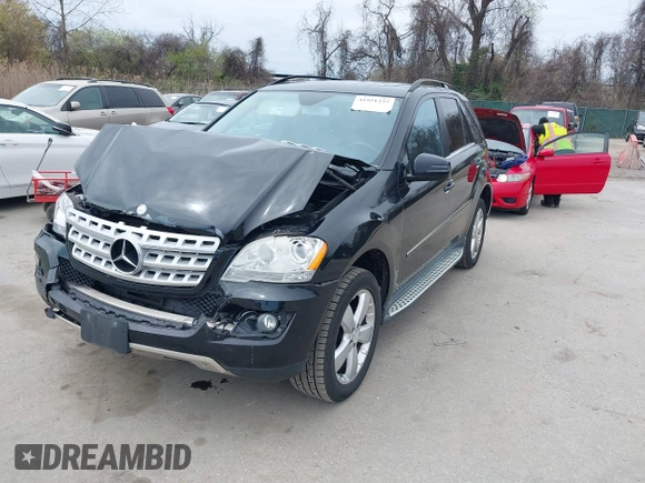 2011 Mercedes-Benz M 350 z VIN 4JGBB8GB1BA723079, wystawiony jako IAAI lot #41951237 z przebiegiem 182 577 mil mil oraz . Historia ofert i sprzedaży dostępna na DreamBid. Obrazek 19.