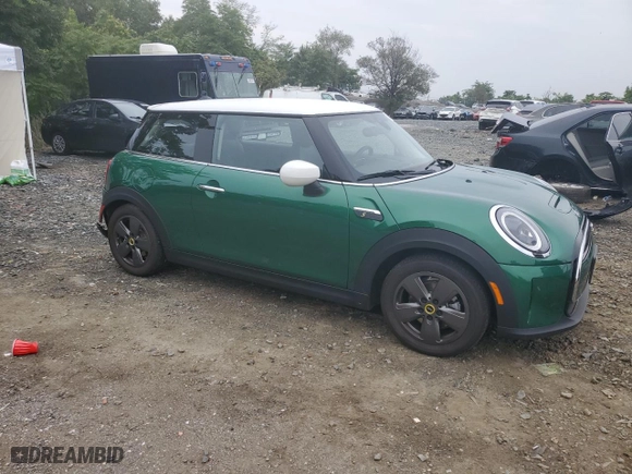 2022 MINI Hardtop 2 Door Cooper SE with VIN WMW13DJ07N2R93426, listed as a Copart auction lot 64564514 with 12,303 mi miles and Salvage Title. Bid and sale history available at carsss.com. Image 4.