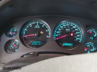 2008 Chevrolet Avalanche LT w/1LT with VIN 3GNFK12358G147656, listed as a IAAI auction lot 40714225 with 211,651 mi miles. Bid and sale history available at carsss.com. Image 7.