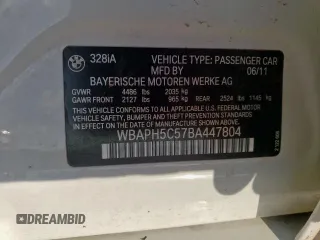 2011 BMW 3 Series 328i z VIN WBAPH5C57BA447804, wystawiony jako Copart lot #60619365 z przebiegiem 85 105 mil mil oraz Czysty tytuł • Clean title. Historia ofert i sprzedaży dostępna na DreamBid. Obrazek 12.