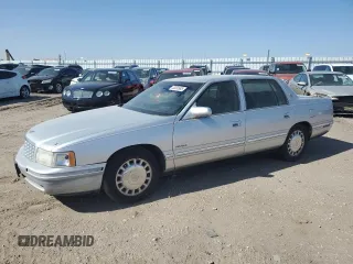 1999 Cadillac DeVille z VIN 1G6KD54Y5XU774986, wystawiony jako Copart lot #53030995 z przebiegiem 151 375 mil mil oraz Tytuł czysty. Historia ofert i sprzedaży dostępna na DreamBid. Obrazek 1.