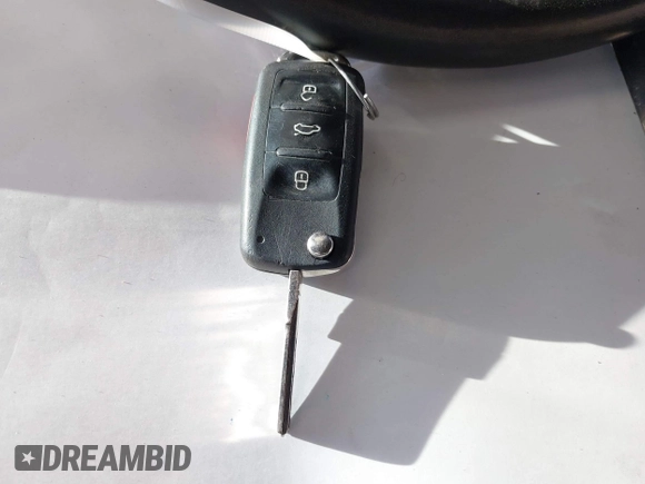 2010 Volkswagen Eos Komfort with VIN WVWBA7AH4AV018914, listed as a IAAI auction lot 41603640 with 86,748 mi miles and . Bid and sale history available at DreamBid. Image 11.