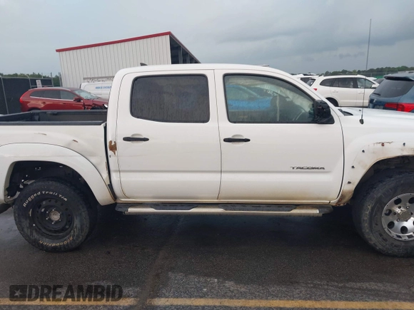 2015 Toyota Tacoma with VIN 5TFLU4EN9FX117007, listed as a IAAI auction lot 42358678 with 158,105 mi miles and . Bid and sale history available at DreamBid. Image 13.