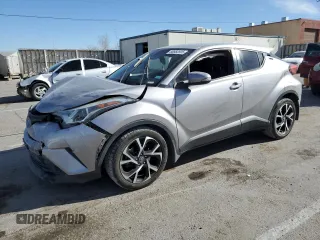 2018 Toyota C-HR XLE z VIN NMTKHMBX4JR057737, wystawiony jako Copart lot #50582595 z przebiegiem 117 624 mil mil oraz Szkoda całkowita • Salvage title. Historia ofert i sprzedaży dostępna na DreamBid. Obrazek 1.
