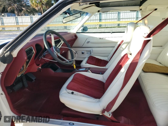 1975 Oldsmobile Cutlass z VIN 3J57T5M323248, wystawiony jako Copart lot #80526124 z przebiegiem 13 934 mil mil oraz Szkody całkowita. Historia ofert i sprzedaży dostępna na DreamBid. Obrazek 7.