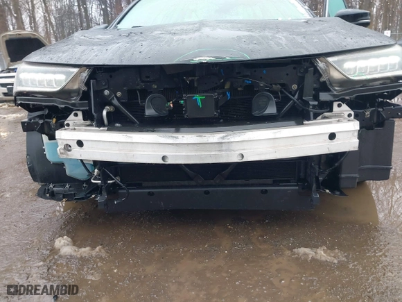 2018 Acura TLX with VIN 19UUB1F31JA001500, listed as a IAAI auction lot 41571900 with 178,001 mi miles. Bid and sale history available at carsss.com. Image 6.