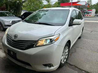 2015 Toyota Sienna Limited z VIN 5TDDK3DC4FS096304, wystawiony jako Copart lot #58612555 z przebiegiem 185 105 mil mil oraz Tytuł czysty. Historia ofert i sprzedaży dostępna na DreamBid. Obrazek 1.