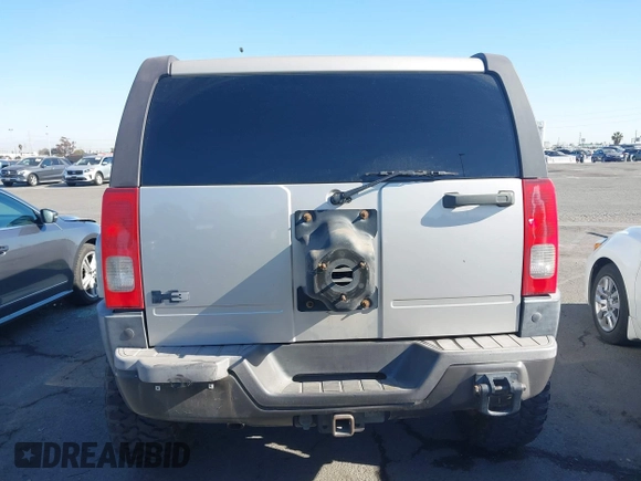 2006 Hummer H3 with VIN 5GTDN136468296894, listed as a IAAI auction lot 41053310 with 1 mi miles. Bid and sale history available at carsss.com. Image 16.