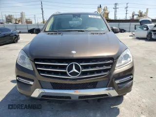 2013 Mercedes-Benz M 350 z VIN 4JGDA5JB0DA125409, wystawiony jako Copart lot #52187965 z przebiegiem 147 803 mil mil oraz Szkoda całkowita • Salvage title. Historia ofert i sprzedaży dostępna na DreamBid. Obrazek 5.