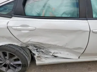 2019 Honda Civic EX z VIN 19XFC1F39KE011159, wystawiony jako Copart lot #58637645 z przebiegiem 42 939 mil mil oraz Szkoda całkowita • Salvage title. Historia ofert i sprzedaży dostępna na DreamBid. Obrazek 10.