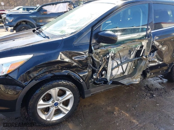 2013 Ford Escape SE with VIN 1FMCU9GX4DUD30453, listed as a IAAI auction lot 41589446 with 130,556 mi miles. Bid and sale history available at carsss.com. Image 6.