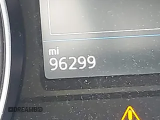 2019 Volkswagen Atlas SE z VIN 1V2WR2CA4KC595211, wystawiony jako IAAI lot #41986643 z przebiegiem 96 299 mil mil oraz . Historia ofert i sprzedaży dostępna na DreamBid. Obrazek 15.