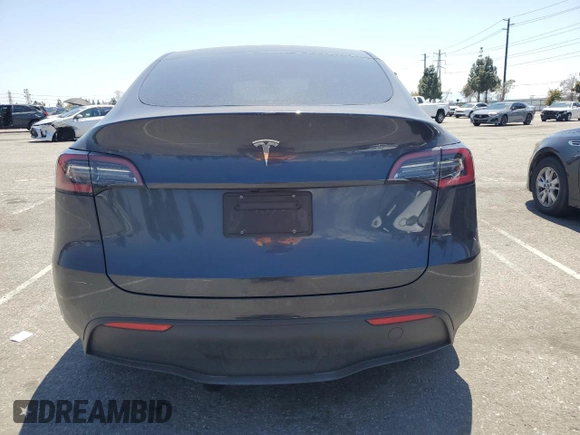 2024 Tesla Model Y z VIN 7SAYGDED7RF056570, wystawiony jako Copart lot #55097125 z przebiegiem 17 019 mil mil oraz Szkoda całkowita • Salvage title. Historia ofert i sprzedaży dostępna na DreamBid. Obrazek 6.