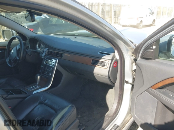 2011 Volvo XC70 3.2L with VIN YV4952BZXB1114680, listed as a IAAI auction lot 41883725 with 88,328 mi miles and . Bid and sale history available at DreamBid. Image 5.