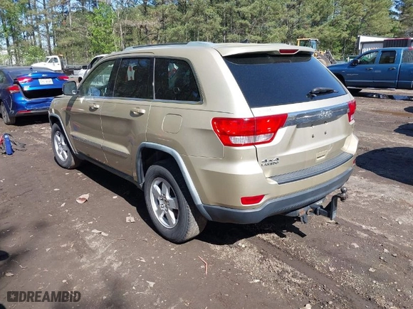 2011 Jeep Grand Cherokee Laredo with VIN 1J4RR4GG8BC590094, listed as a IAAI auction lot 41990149 with 178,510 mi miles. Bid and sale history available at carsss.com. Image 3.