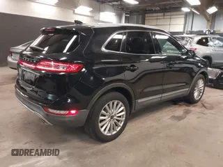 2019 Lincoln MKC Standard with VIN 5LMCJ1D95KUL17768, listed as a IAAI auction lot 42171032 with 24,578 mi miles. Bid and sale history available at carsss.com. Image 4.