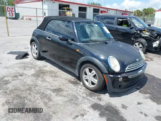 2006 MINI Convertible z VIN WMWRF33566TG15464, wystawiony jako IAAI lot #42285777 z przebiegiem 144 430 mil mil oraz . Historia ofert i sprzedaży dostępna na DreamBid. Obrazek 1.