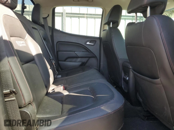 2018 GMC Canyon 4WD SLT z VIN 1GTG6DEN0J1241741, wystawiony jako Copart lot #53724685 z przebiegiem 84 980 mil mil oraz Czysty tytuł • Clean title. Historia ofert i sprzedaży dostępna na DreamBid. Obrazek 10.