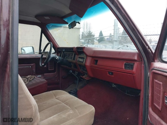 1986 Ford Bronco 4WD Custom with VIN 1FMDU15N8GLA87070, listed as a IAAI auction lot 41450747 with NaN miles. Bid and sale history available at carsss.com. Image 5.
