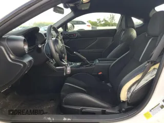 2023 Toyota 86 Premium z VIN JF1ZNBF13P8764107, wystawiony jako Copart lot #60854725 z przebiegiem 4 990 mil mil oraz Czysty tytuł • Clean title. Historia ofert i sprzedaży dostępna na DreamBid. Obrazek 7.