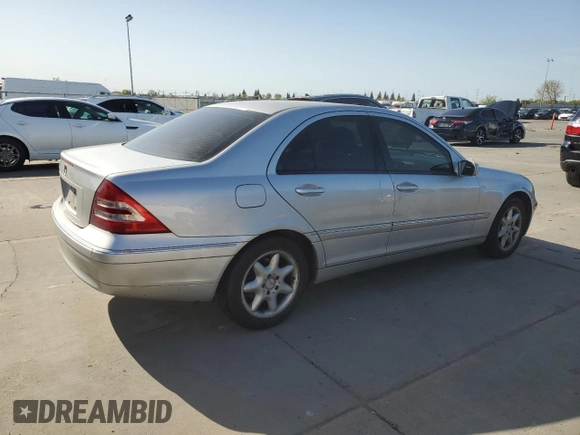 2004 Mercedes-Benz C 240 с VIN WDBRF61J54A616985, выставлен на аукционе Copart как лот 51959845 с пробегом 128 364 миль миль и Списание • Salvage title. История ставок и продаж доступна на DreamBid. Изображение 3.