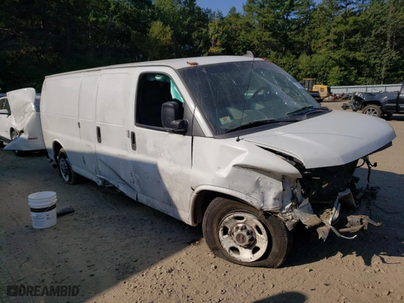 2018 GMC Savana Cargo Van with VIN 1GTW7BFP2J1253399, listed as a Copart auction lot 71021024 with 111,273 mi miles and Salvage Title. Bid and sale history available at carsss.com. Image 4.