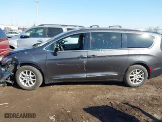 2020 Chrysler Pacifica Touring L with VIN 2C4RC1BG4LR285276, listed as a IAAI auction lot 41775858 with 127,190 mi miles. Bid and sale history available at carsss.com. Image 15.