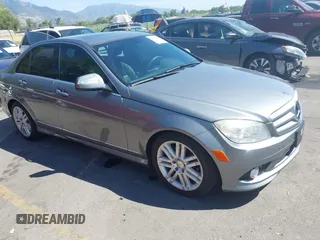 2009 Mercedes-Benz C 300 Sport z VIN WDDGF81XX9R066979, wystawiony jako IAAI lot #42809230 z przebiegiem 175 317 mil mil oraz . Historia ofert i sprzedaży dostępna na DreamBid. Obrazek 1.