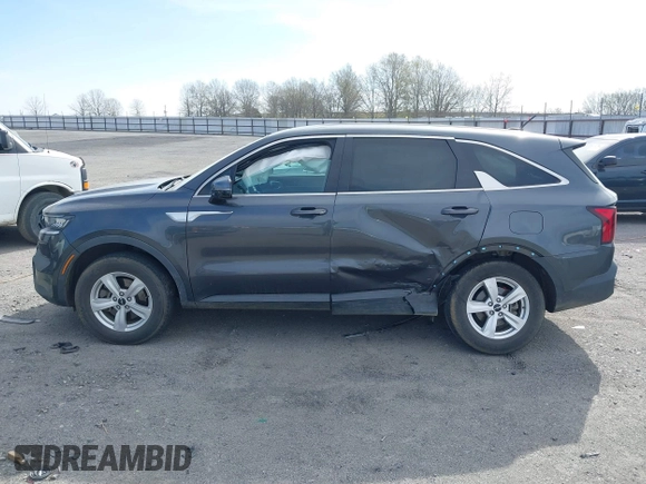 2022 Kia Sorento LX with VIN 5XYRGDLC4NG084017, listed as a IAAI auction lot 41835579 with 46,185 mi miles and . Bid and sale history available at DreamBid. Image 14.
