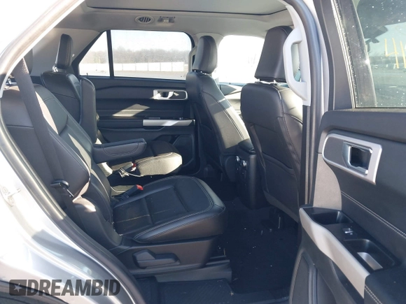2022 Ford Explorer XLT with VIN 1FMSK8DH2NGA63497, listed as a IAAI auction lot 41866580 with 54,616 mi miles. Bid and sale history available at carsss.com. Image 8.