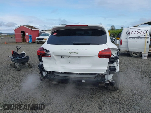 2016 Porsche Cayenne S E-Hybrid z VIN WP1AE2A22GLA17486, wystawiony jako IAAI lot #42229641 z przebiegiem 91 642 mil mil oraz . Historia ofert i sprzedaży dostępna na DreamBid. Obrazek 17.