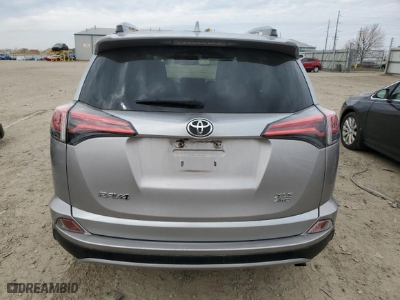 2018 Toyota RAV4 XLE with VIN JTMRFREV6JJ195256, listed as a Copart auction lot 53622155 with 61,267 mi miles and Clean Title. Bid and sale history available at carsss.com. Image 6.