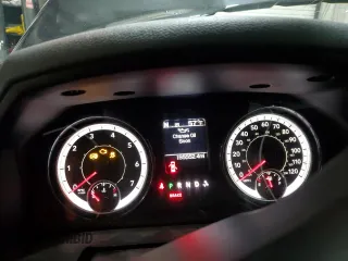 2018 Ram 1500 Express z VIN 1C6RR7KT3JS116514, wystawiony jako Copart lot #43818905 z przebiegiem 165 552 mil mil oraz Szkoda całkowita • Salvage title. Historia ofert i sprzedaży dostępna na DreamBid. Obrazek 9.