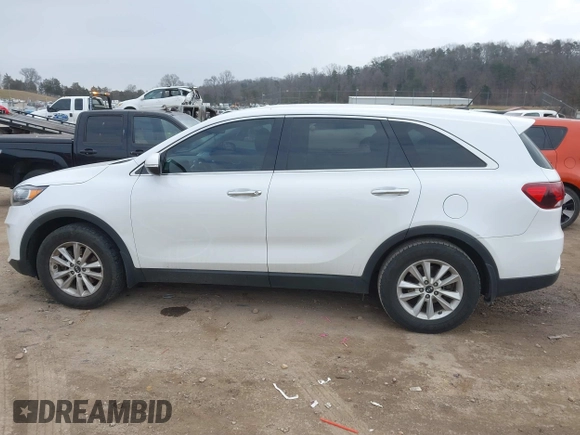 2020 Kia Sorento LX with VIN 5XYPG4A39LG642824, listed as a IAAI auction lot 41358841 with 111,391 mi miles. Bid and sale history available at carsss.com. Image 14.