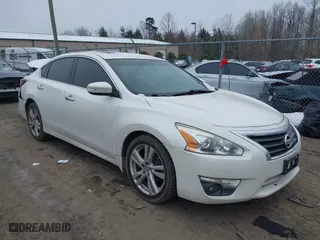 2013 Nissan Altima 3.5 SL with VIN 1N4BL3AP1DC173971, listed as a IAAI auction lot 41330016 with 185,945 mi miles. Bid and sale history available at carsss.com. Image 1.