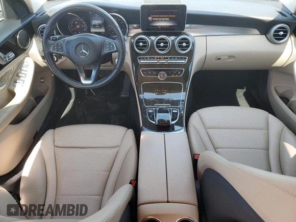 2015 Mercedes-Benz C 300 z VIN 55SWF4JB3FU064350, wystawiony jako Copart lot #57424215 z przebiegiem 39 416 mil mil oraz Szkoda całkowita • Salvage title. Historia ofert i sprzedaży dostępna na DreamBid. Obrazek 8.