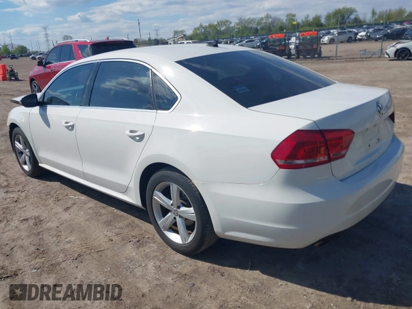 2012 Volkswagen Passat SE z VIN 1VWBH7A33CC066044, wystawiony jako IAAI lot #42211149 z przebiegiem 154 395 mil mil oraz . Historia ofert i sprzedaży dostępna na DreamBid. Obrazek 3.