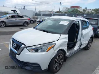 2020 Nissan Kicks SV z VIN 3N1CP5CV3LL483605, wystawiony jako IAAI lot #42261522 z przebiegiem 53 381 mil mil oraz . Historia ofert i sprzedaży dostępna na DreamBid. Obrazek 2.