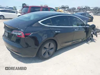 2020 Tesla Model 3 Standard Range Plus z VIN 5YJ3E1EA9LF738102, wystawiony jako IAAI lot #42107744 z przebiegiem 73 294 mil mil oraz . Historia ofert i sprzedaży dostępna na DreamBid. Obrazek 4.