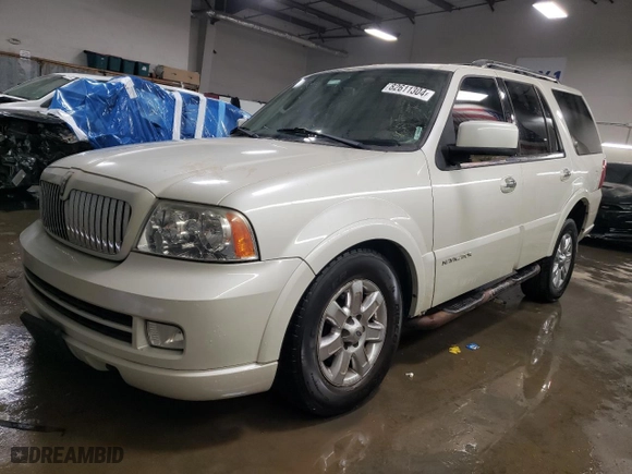 2005 Lincoln Navigator Luxury with VIN 5LMFU28545LJ24815, listed as a Copart auction lot 82611304 with 188,592 mi miles and Salvage Title. Bid and sale history available at carsss.com. Image 1.