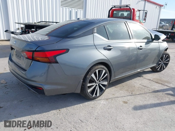 2020 Nissan Altima SR z VIN 1N4BL4CVXLC167148, wystawiony jako IAAI lot #41857964 z przebiegiem 111 344 mil mil oraz . Historia ofert i sprzedaży dostępna na DreamBid. Obrazek 4.