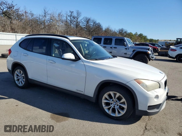 2014 BMW X1 xDrive28i with VIN WBAVL1C55EVY10533, listed as a Copart auction lot 49044025 with 157,004 mi miles and Salvage Title. Bid and sale history available at carsss.com. Image 4.