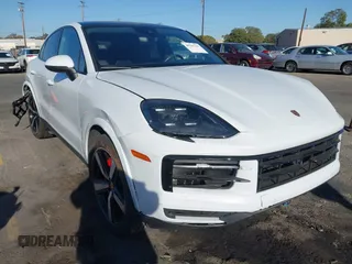 2024 Porsche Cayenne S z VIN WP1BL2AY9RDA60881, wystawiony jako IAAI lot #40767225 z przebiegiem 7 901 mil mil oraz . Historia ofert i sprzedaży dostępna na DreamBid. Obrazek 1.