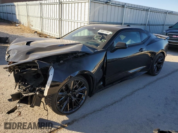 2023 Chevrolet Camaro ZL1 z VIN 1G1FK1R62P0135825, wystawiony jako Copart lot #84081194 z przebiegiem 57 719 mil mil oraz Szkody całkowita. Historia ofert i sprzedaży dostępna na DreamBid. Obrazek 1.