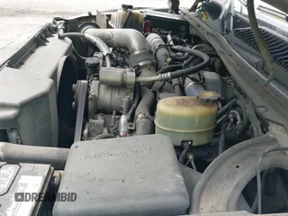 2002 Chevrolet Silverado 2500HD LT с VIN 1GCHK29172E158362, выставлен на аукционе IAAI как лот 42862931 с пробегом 261 133 миль миль и . История ставок и продаж доступна на DreamBid. Изображение 19.