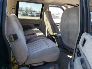 1994 Chevrolet Suburban with VIN 1GNGK26N0RJ420718, listed as a Copart auction lot 43463434 with 137,190 mi miles and Salvage Title. Bid and sale history available at carsss.com. Image 11.
