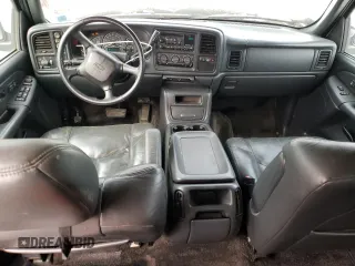 2002 Chevrolet Avalanche with VIN 3GNGK23G82G165622, listed as a Copart auction lot 71918294 with 102,610 mi miles and Salvage Title. Bid and sale history available at carsss.com. Image 8.