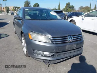 2015 Volkswagen Passat Sport с VIN 1VWBT7A36FC020582, выставлен на аукционе IAAI как лот 41625054 с пробегом 98 613 миль миль и . История ставок и продаж доступна на DreamBid. Изображение 1.