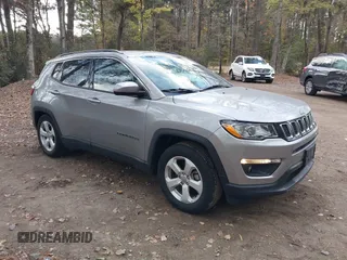 2021 Jeep Compass Altitude with VIN 3C4NJCBB3MT585670, listed as a IAAI auction lot 40813345 with 59,152 mi miles. Bid and sale history available at carsss.com. Image 1.