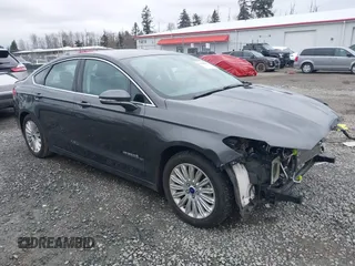 2015 Ford Fusion SE Hybrid with VIN 3FA6P0LU7FR220951, listed as a IAAI auction lot 41618495 with 61,218 mi miles. Bid and sale history available at carsss.com. Image 1.
